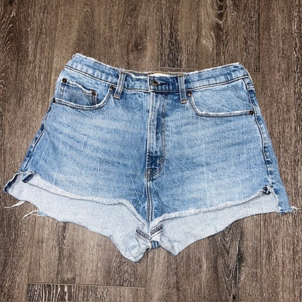Abercrombie & Fitch | High Rise | Mom Shorts | Distressed | Medium Wash | 30/10